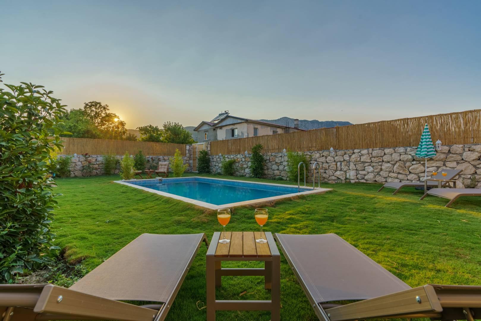 Kaş Bezirgan'da Huzurlu Konumda, Özel Havuzlu, Şık Villa-43350