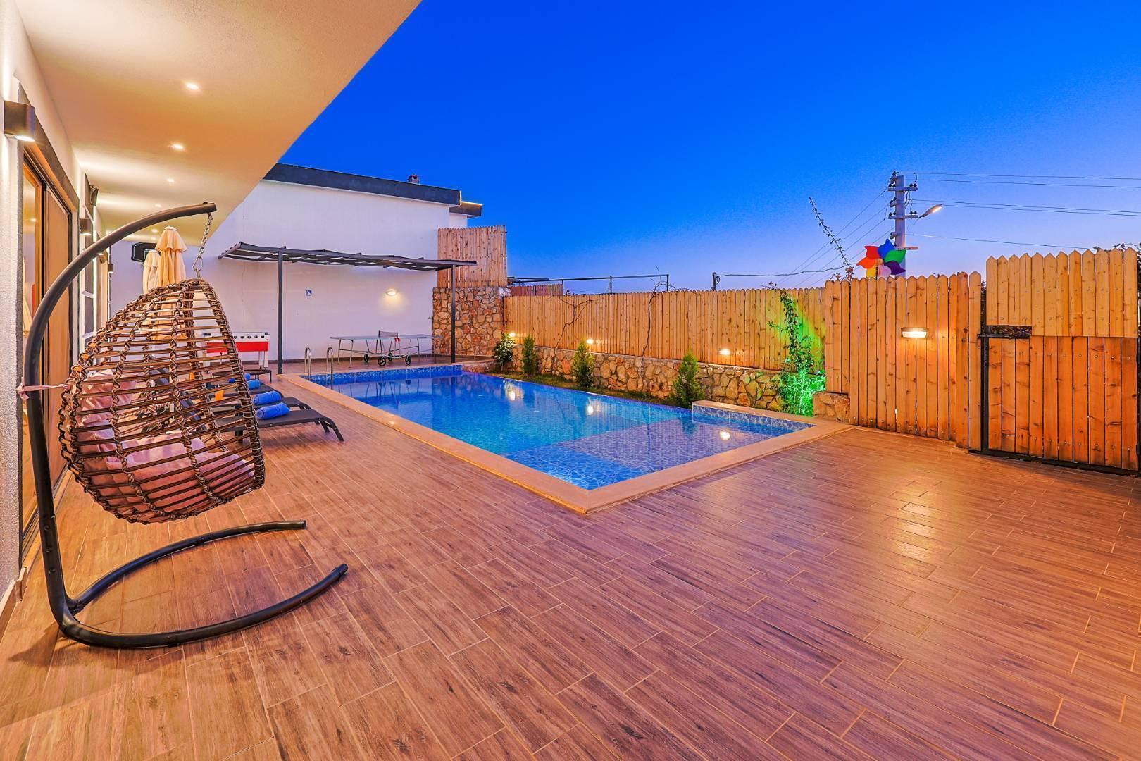 Kaş Çavdır'da Sakin Konumda, Özel Havuzlu, Jakuzili, Şık Villa-33305