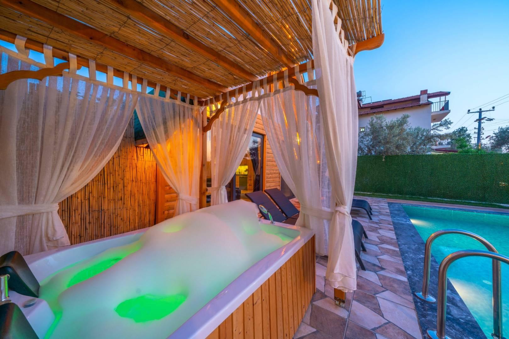 Fethiye Ölüdeniz'de Nezih Konumda, Özel Havuzlu, Lüks Bungalov-32908