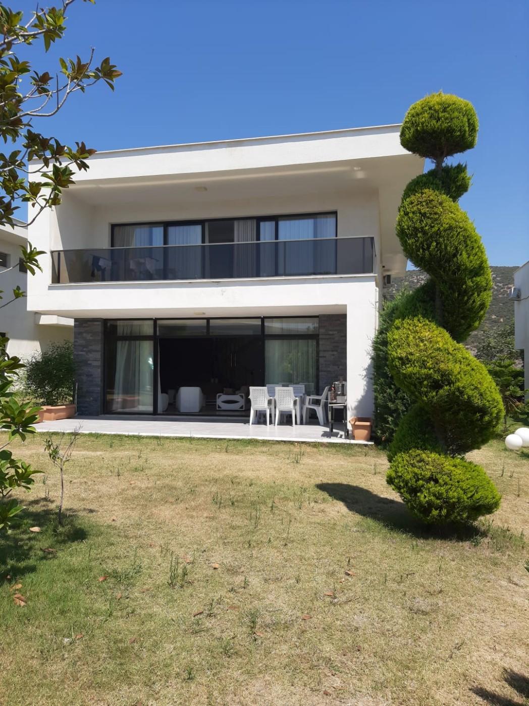 Aydın Kuşadası'nda Site İçerisinde, Ortak Havuzlu, Konforlu Villa-14426