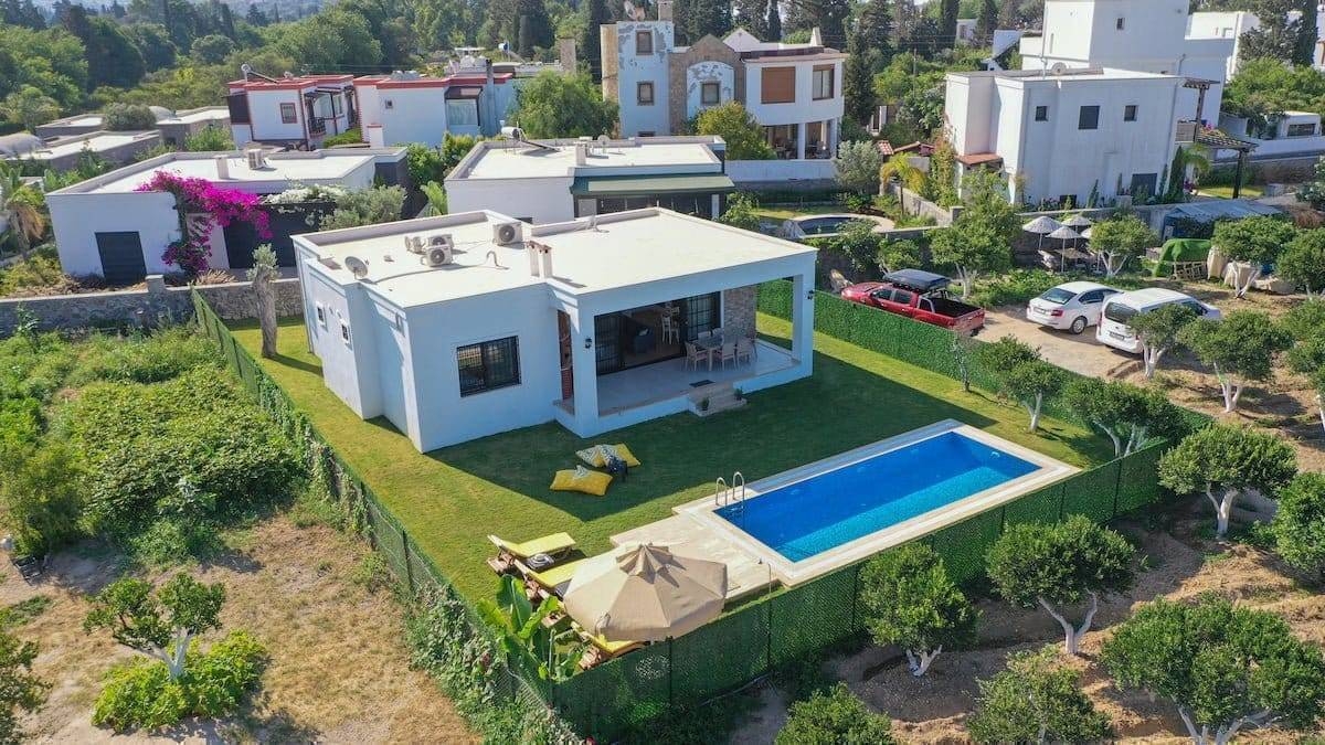 Muğla Bodrum'da Denize Yakın, Geniş Bahçeli, Lüks Kiralık Villa