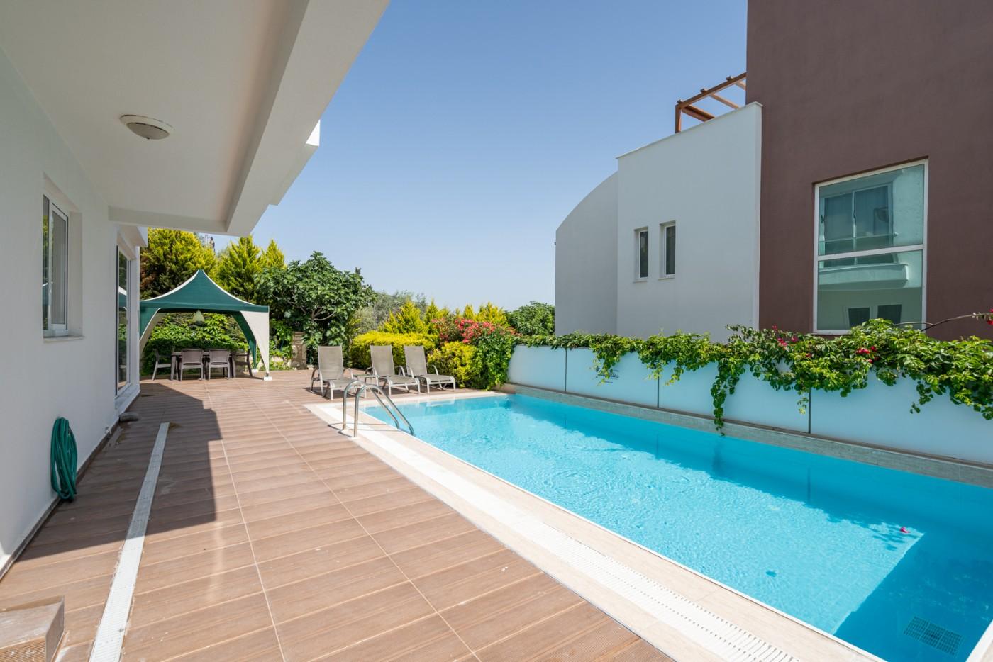 Kuşadası Kadınlar Denizi'nde Harika Manzaralı, Özel Havuzlu, Şık Villa-12719