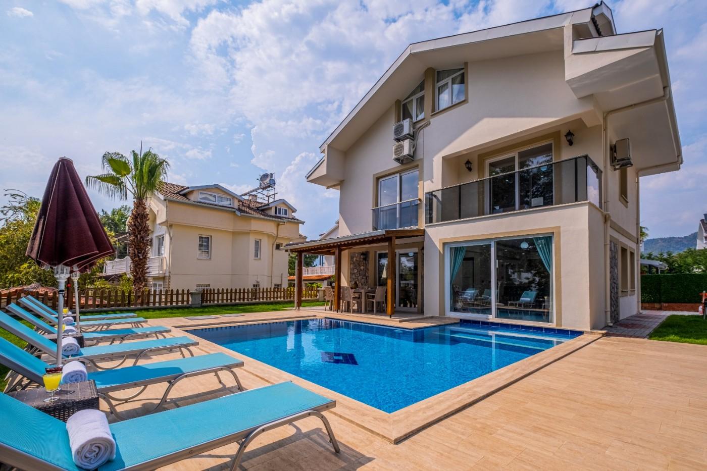 Fethiye'de Çalış Plajına Yakın Konumda, Özel Havuzlu, 4+1, Lüks Villa-21801