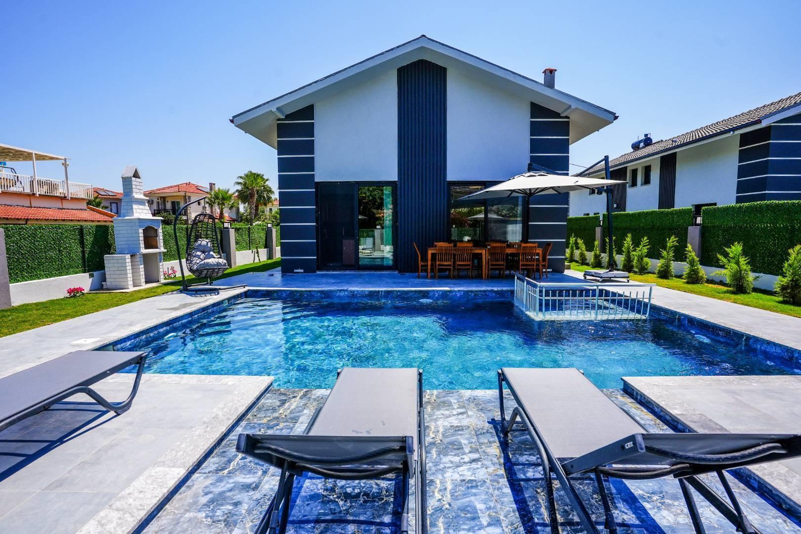 Ortaca Dalyan'da Elverişli Konumda, Modern Tasarıma Sahip, Lüks Villa-33583