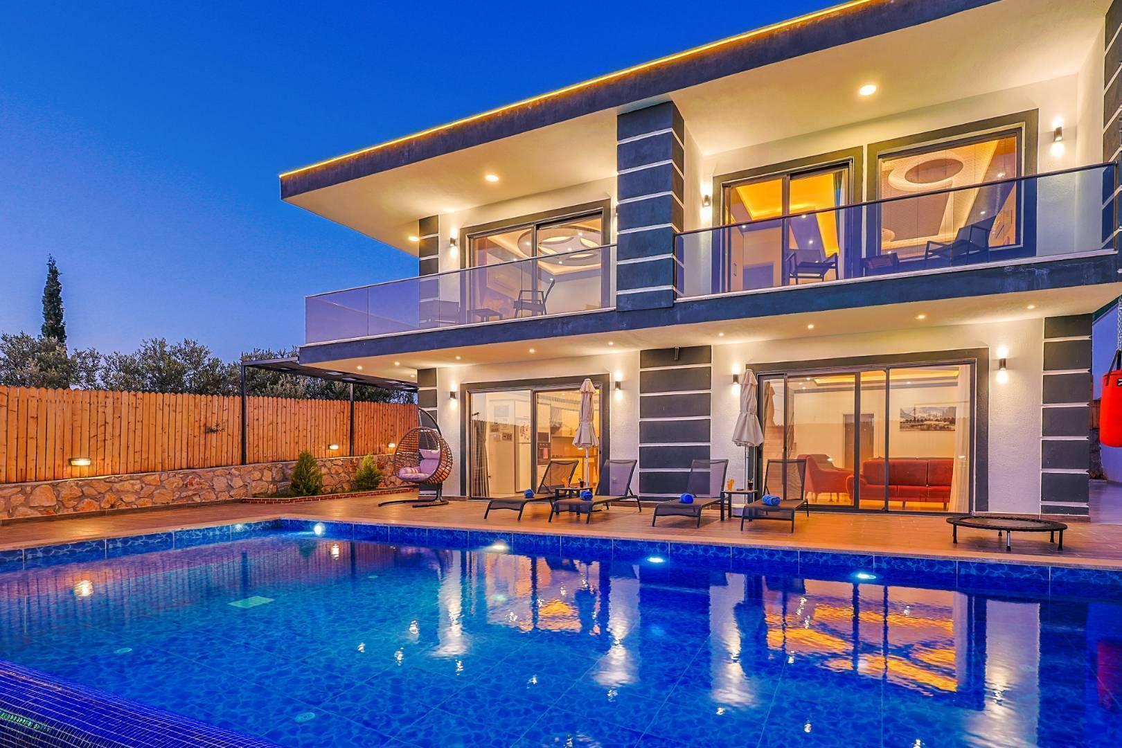 Kaş Çavdır'da Sakin Konumda, Özel Havuzlu, Jakuzili, Şık Villa-33305