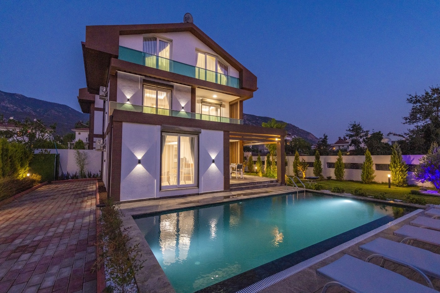 Fethiye Ölüdeniz'de Şık Mimarili, Özel Havuzlu, Salıncaklı, Şık Villa