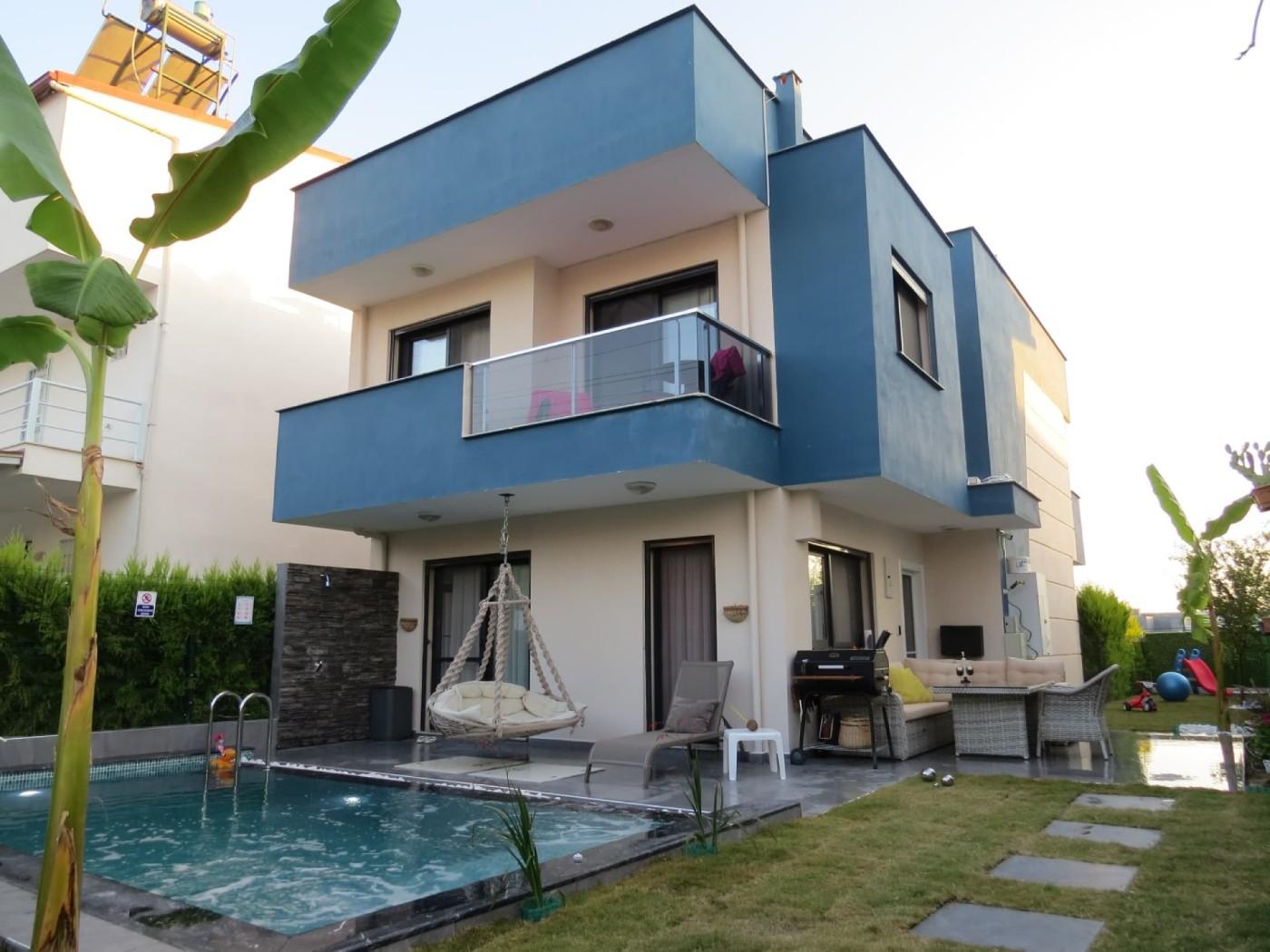 Kuşadası Soğucak'ta Masajlı Havuzlu, Akıllı Ev Sistemine Uygun Villa-19259