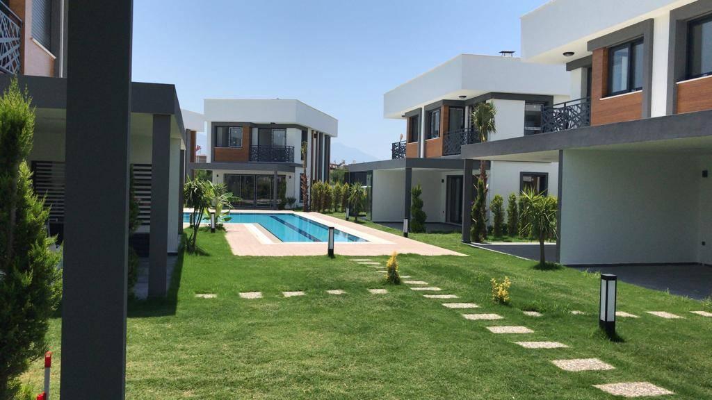 Kuşadası Soğucak'ta Elverişli Konumda, Ortak Havuzlu, Kiralık Villa-27036