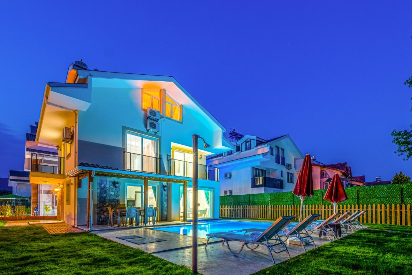 Fethiye'de Çalış Plajına Yakın Konumda, Özel Havuzlu, 4+1, Lüks Villa-21801