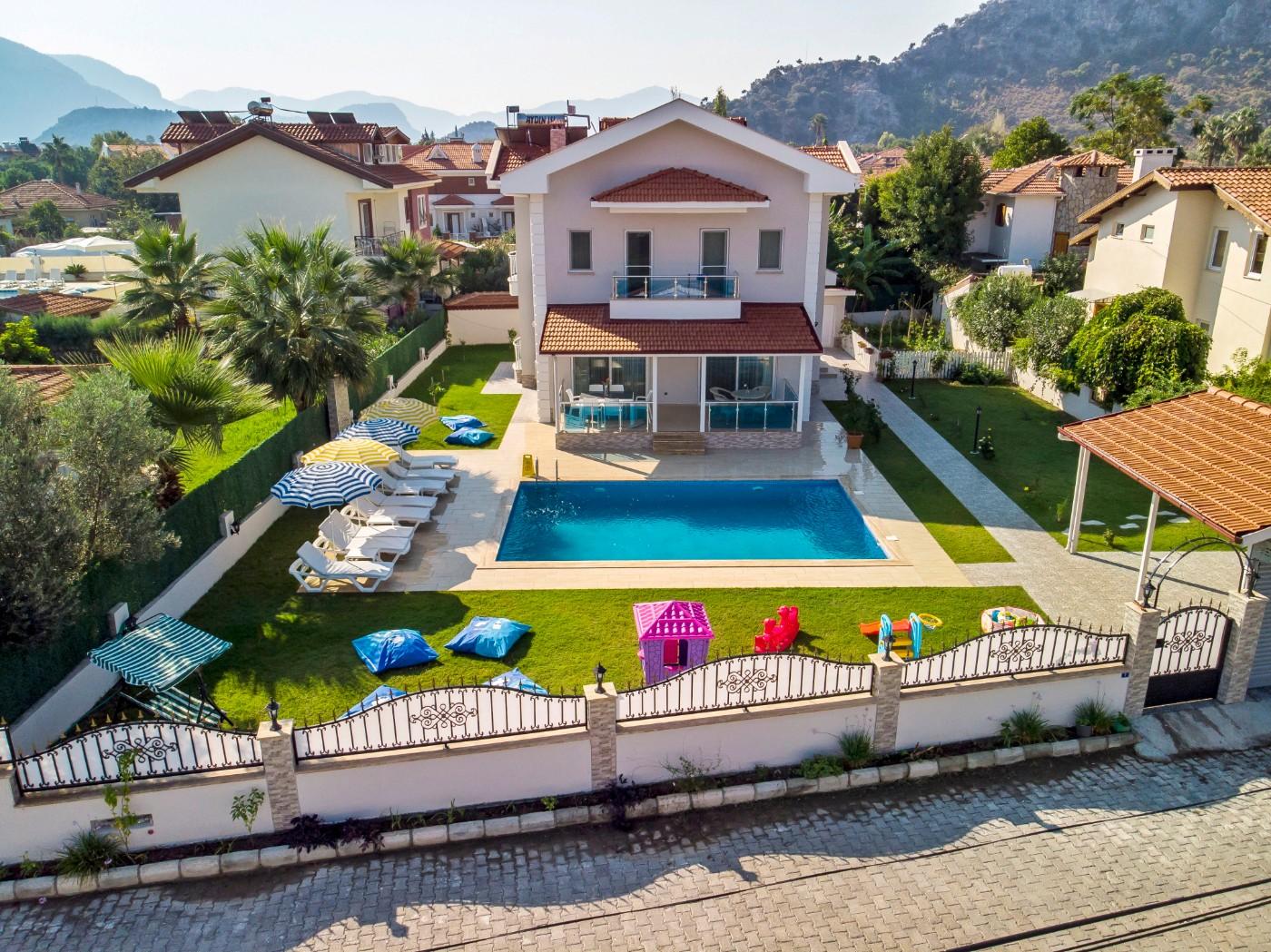 Dalyan'da Görkemli Mimariye Sahip, Özel Havuzlu, Geniş Bahçeli Villa-14731