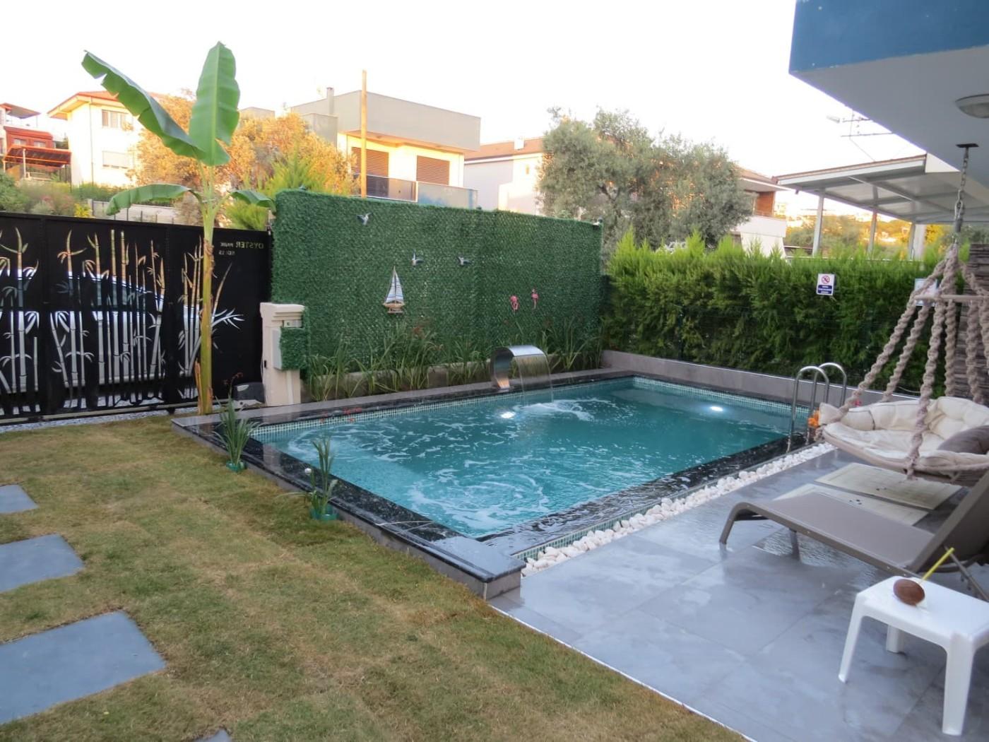 Kuşadası Soğucak'ta Masajlı Havuzlu, Akıllı Ev Sistemine Uygun Villa-19259