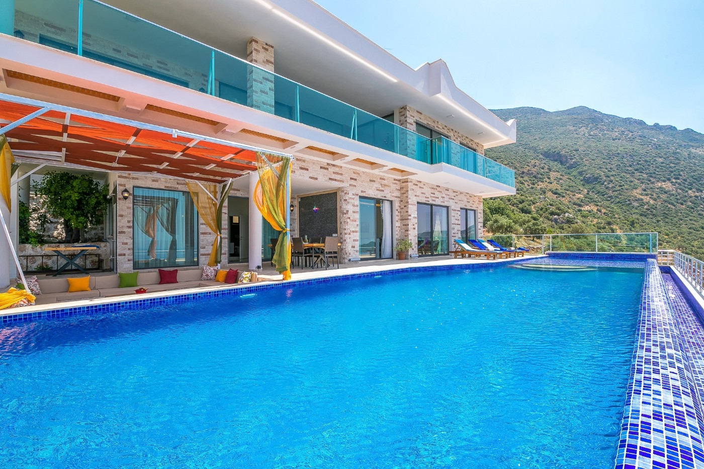Kaş İslamlar'da Deniz Manzaralı, Özel Isıtmalı Havuzlu, Lüks Villa