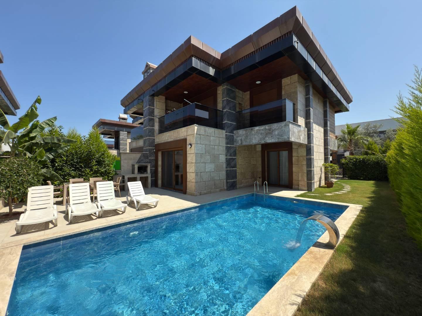 Aydın Kuşadası'nda Huzurlu Doğada, Özel Havuzlu, Konforlu Villa-38537