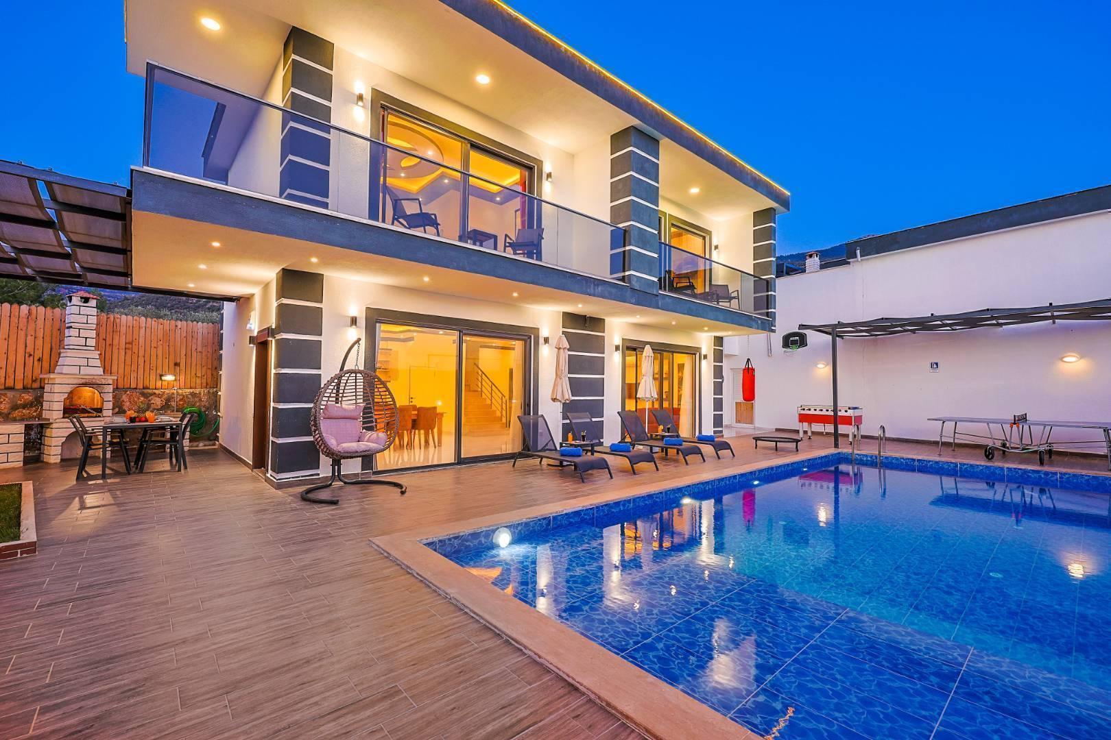 Kaş Çavdır'da Sakin Konumda, Özel Havuzlu, Jakuzili, Şık Villa-33305