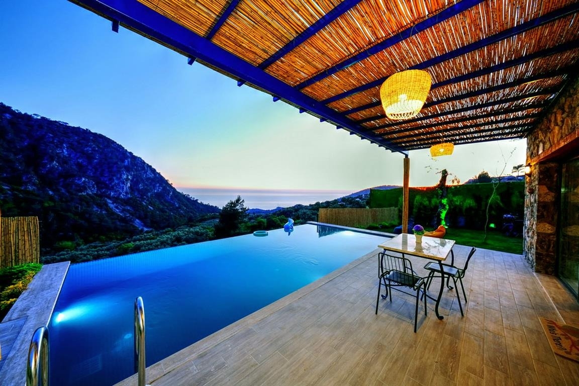Fethiye Karaağaç'ta Harika Deniz Manzaralı, Özel Havuzlu, Şık Villa