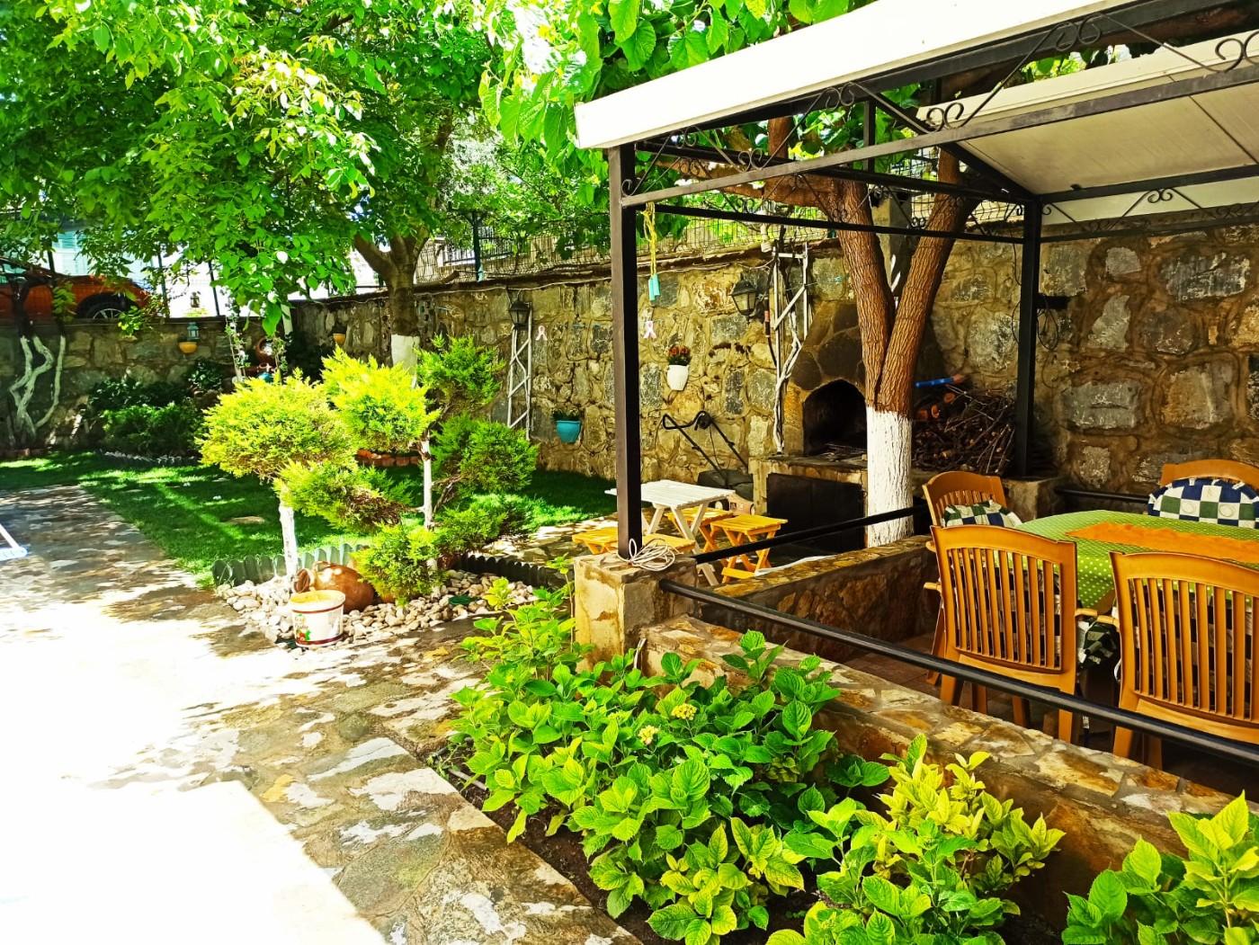 Aydın Kuşadası'nda Huzurlu ve Sakin Ortam Arayanlara, Bahçe Katı-18443