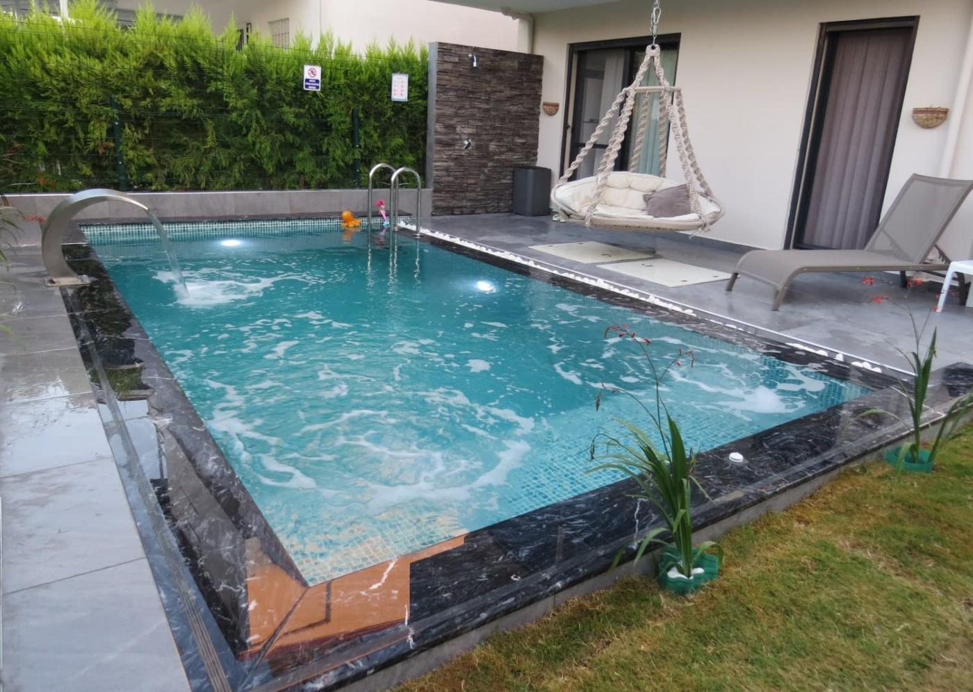 Kuşadası Soğucak'ta Masajlı Havuzlu, Akıllı Ev Sistemine Uygun Villa-19259