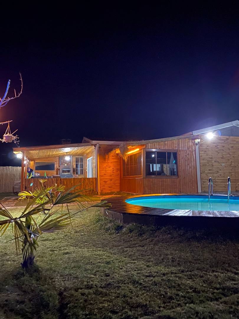 Sapanca Memnuniye'de Geniş Bahçeli, Şömineli ve Jakuzili, Şık Villa