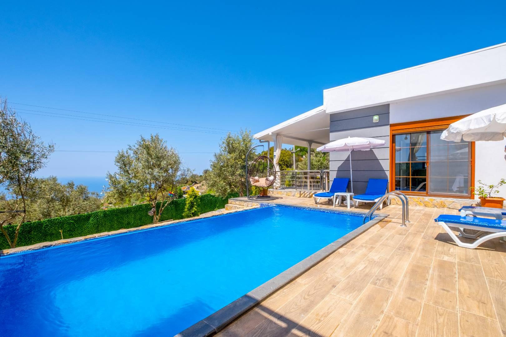 Muğla Seydikemer'de Balayı Çiftlerine Uygun, Özel Havuzlu, Şık Villa-34463
