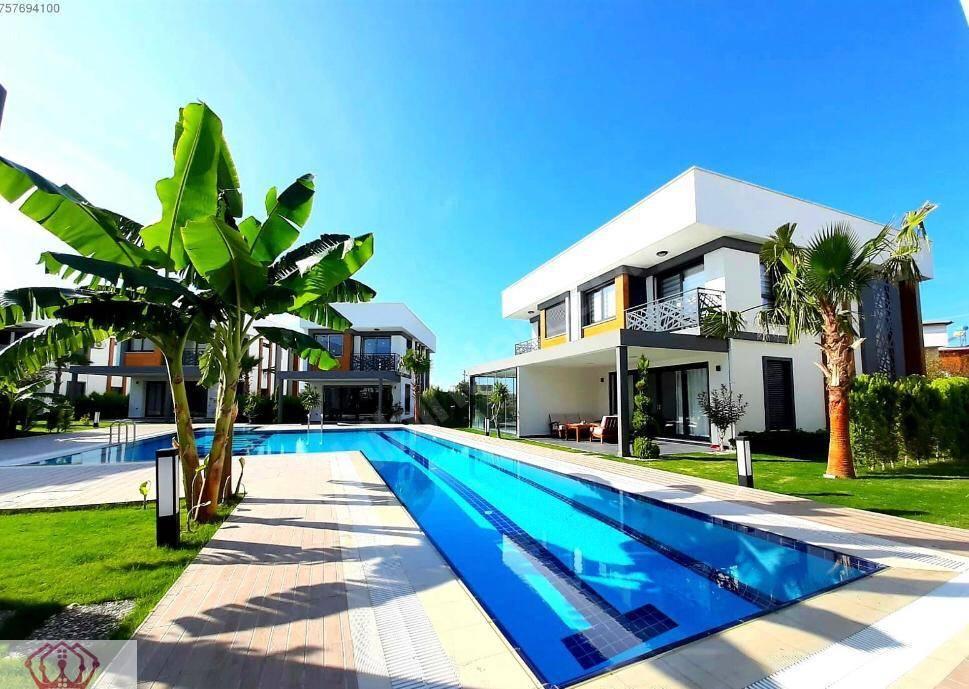 Kuşadası Soğucak'ta Elverişli Konumda, Ortak Havuzlu, Kiralık Villa-27036