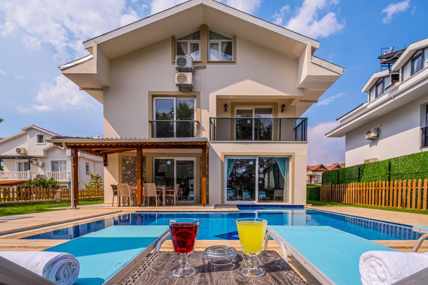 Fethiye'de Çalış Plajına Yakın Konumda, Özel Havuzlu, 4+1, Lüks Villa-21801