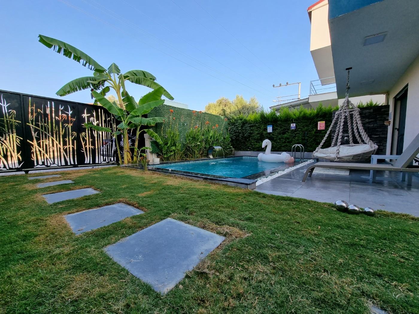 Kuşadası Soğucak'ta Masajlı Havuzlu, Akıllı Ev Sistemine Uygun Villa-19259