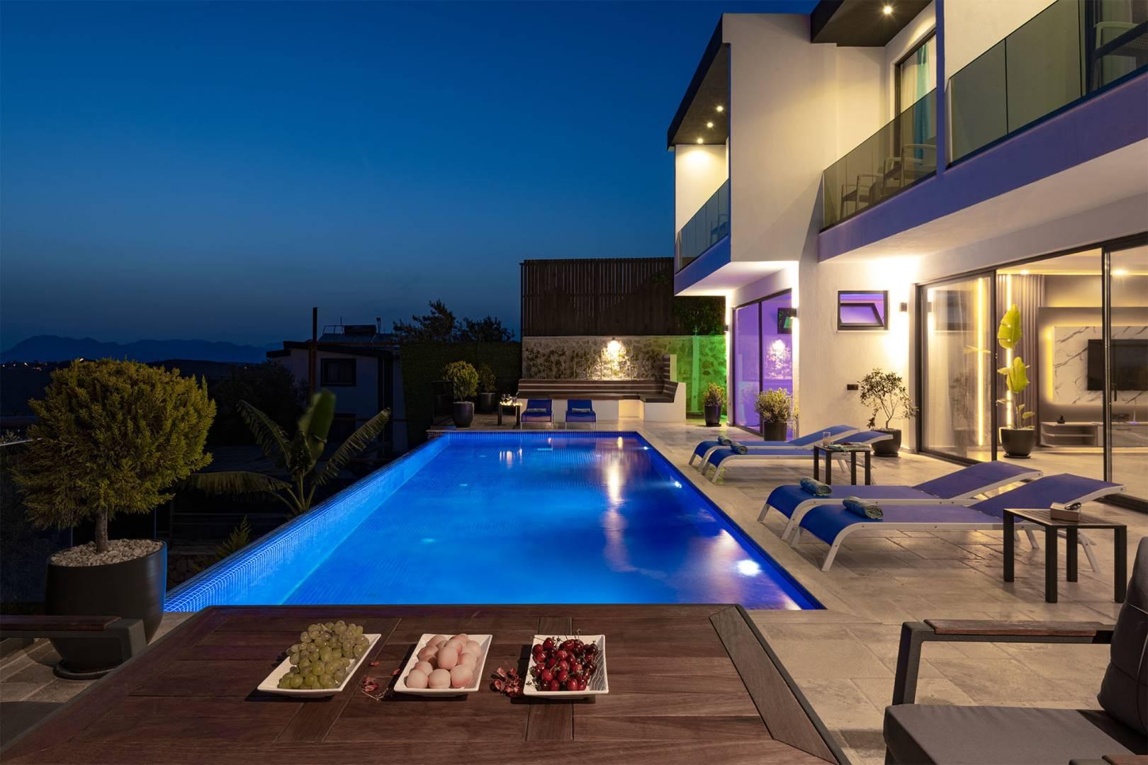 Kaş Bezirgan'da Deniz Manzaralı, Özel Havuzlu, Lüks Villa-34781