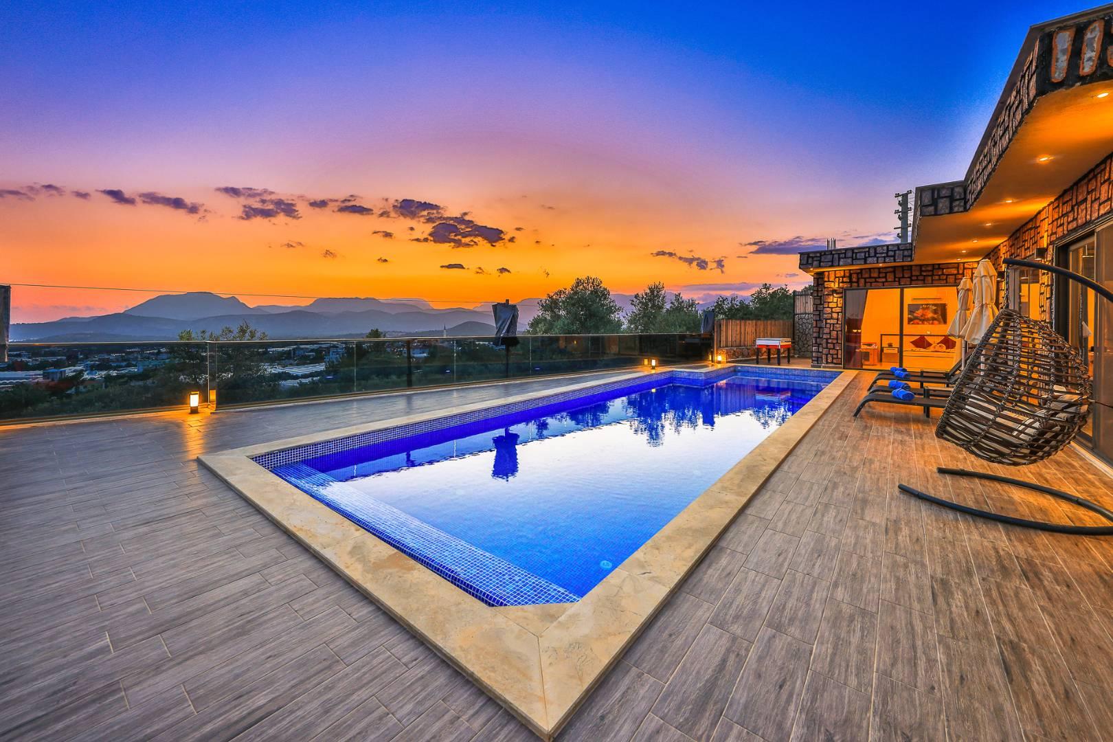 Kaş Çavdır'da Çocuk Oyun Alanlı, Özel Havuzlu, Geniş Bahçeli Villa-42318