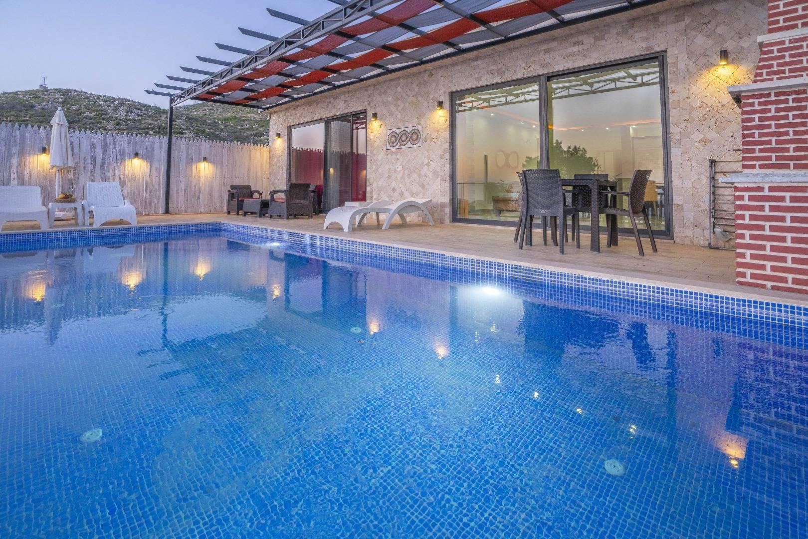 Kaş Üzümlü'de Muhteşem Doğada, Özel Havuzlu, Sinema Odalı Villa-41989