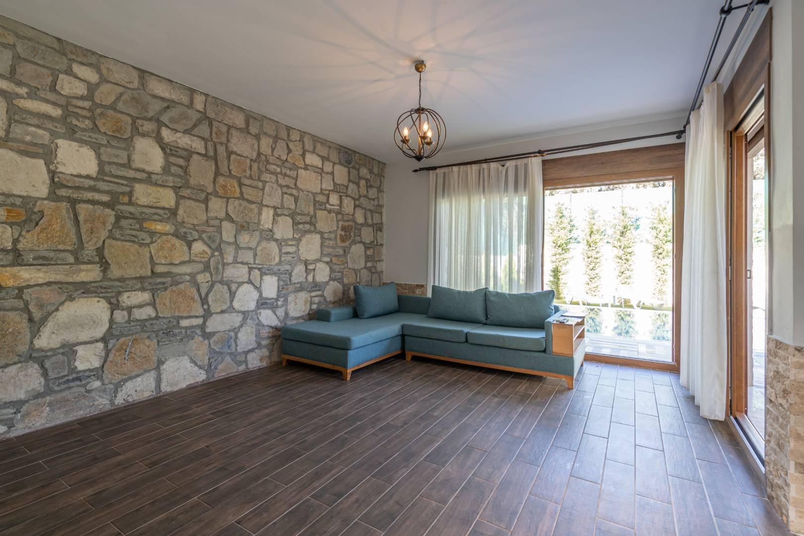 Kuşadası Caferli'de Sakin Konumda, Özel Havuzlu, Bahçeli Villa-42355