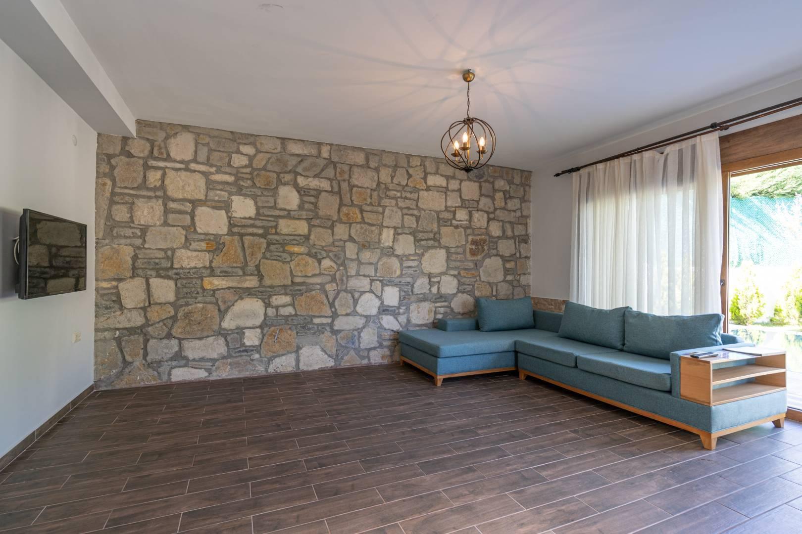 Kuşadası Caferli'de Sakin Konumda, Özel Havuzlu, Bahçeli Villa-42355