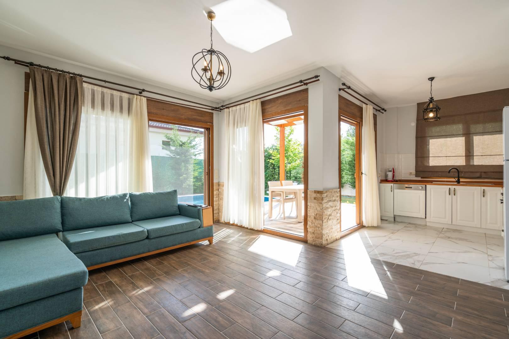 Kuşadası Caferli'de Sakin Konumda, Özel Havuzlu, Bahçeli Villa-42355