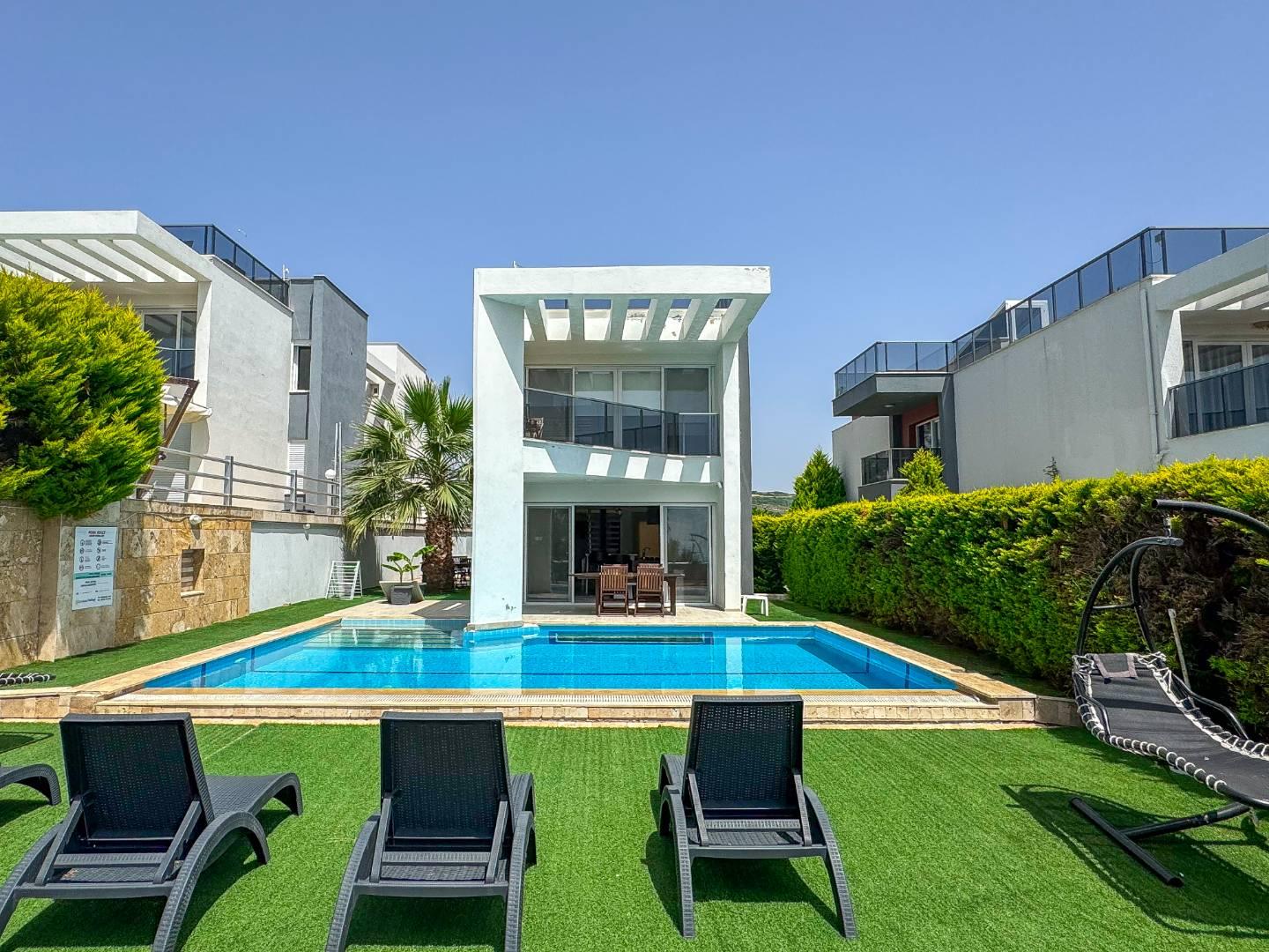 Kuşadası Soğucak'ta Kalabalık Ailelere Uygun, Özel Havuzlu, Şık Villa-19234