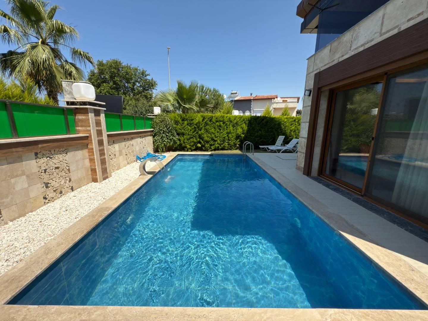 Kuşadası Soğucak'ta Modern Tasarımlı, Özel Havuzlu, Lüks Villa-42862