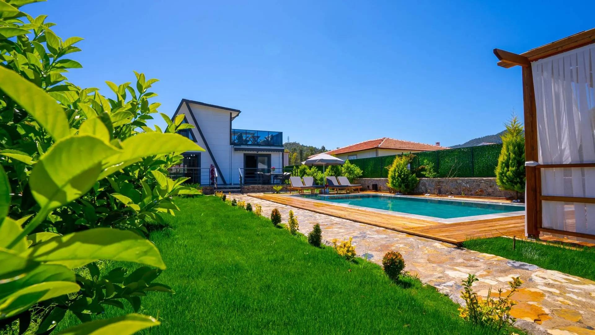 Muğla Marmaris'te Harika Doğada, Isıtmalı Havuzlu, Şık Bungalov