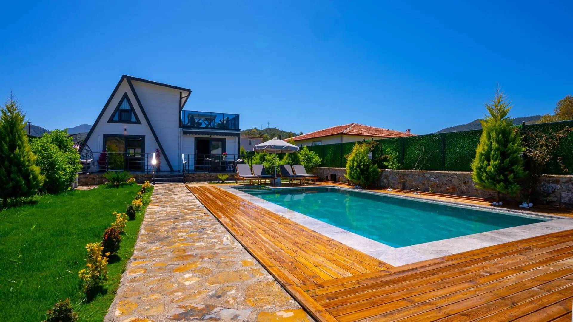 Muğla Marmaris'te Harika Doğada, Isıtmalı Havuzlu, Şık Bungalov