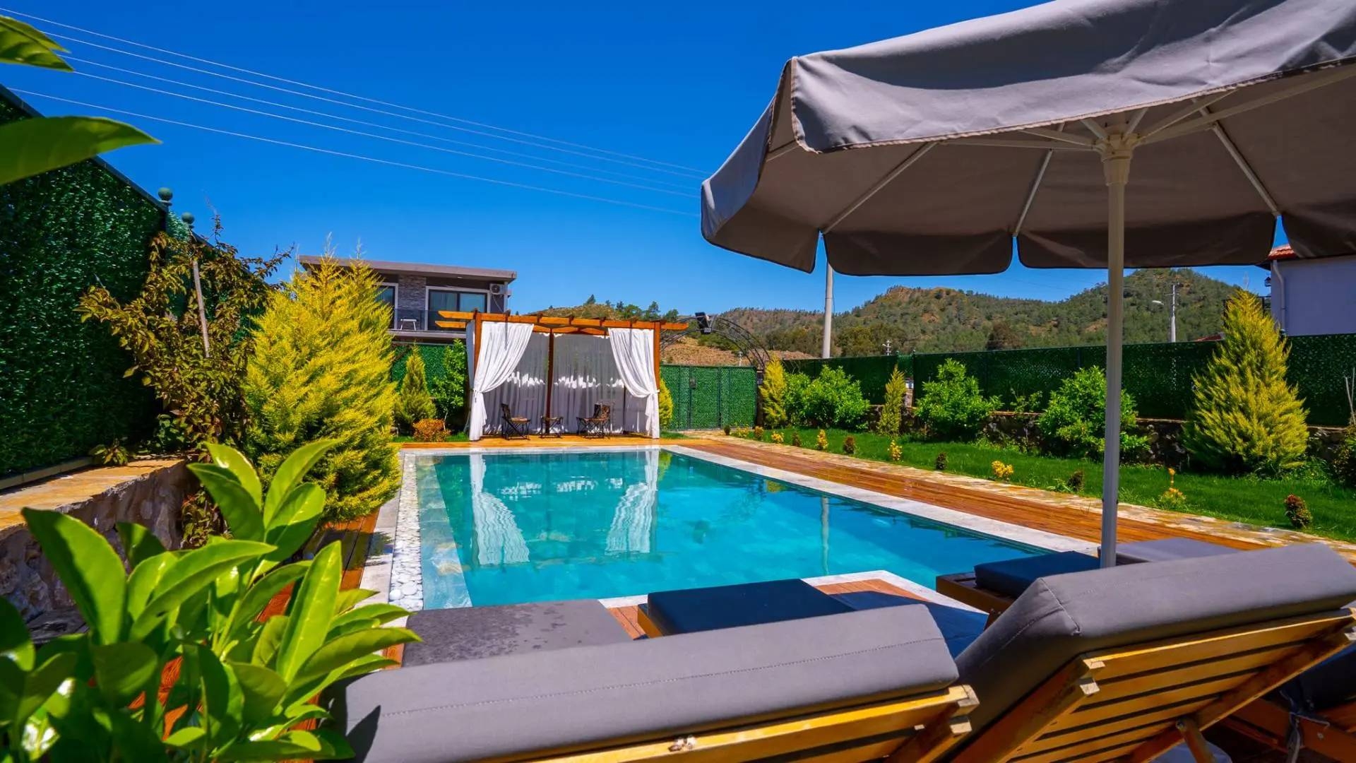 Muğla Marmaris'te Harika Doğada, Isıtmalı Havuzlu, Şık Bungalov