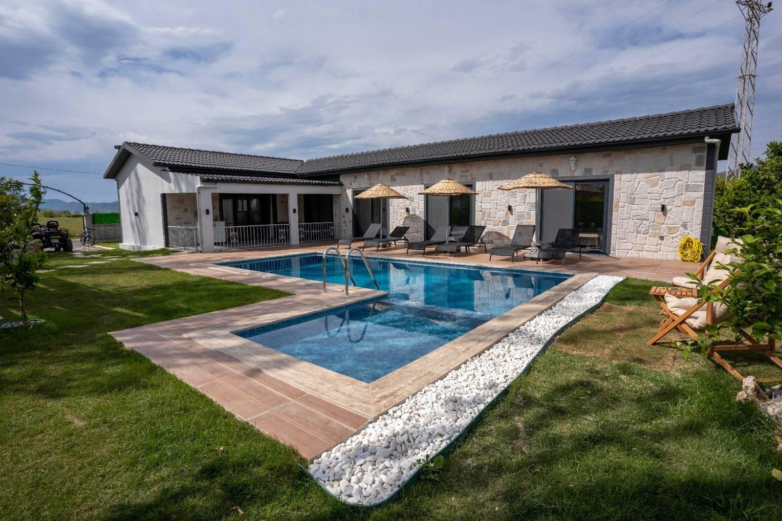 Muğla Ortaca'da Geniş Alanlara Sahip, Özel Havuzlu, Bohem Villa-42139