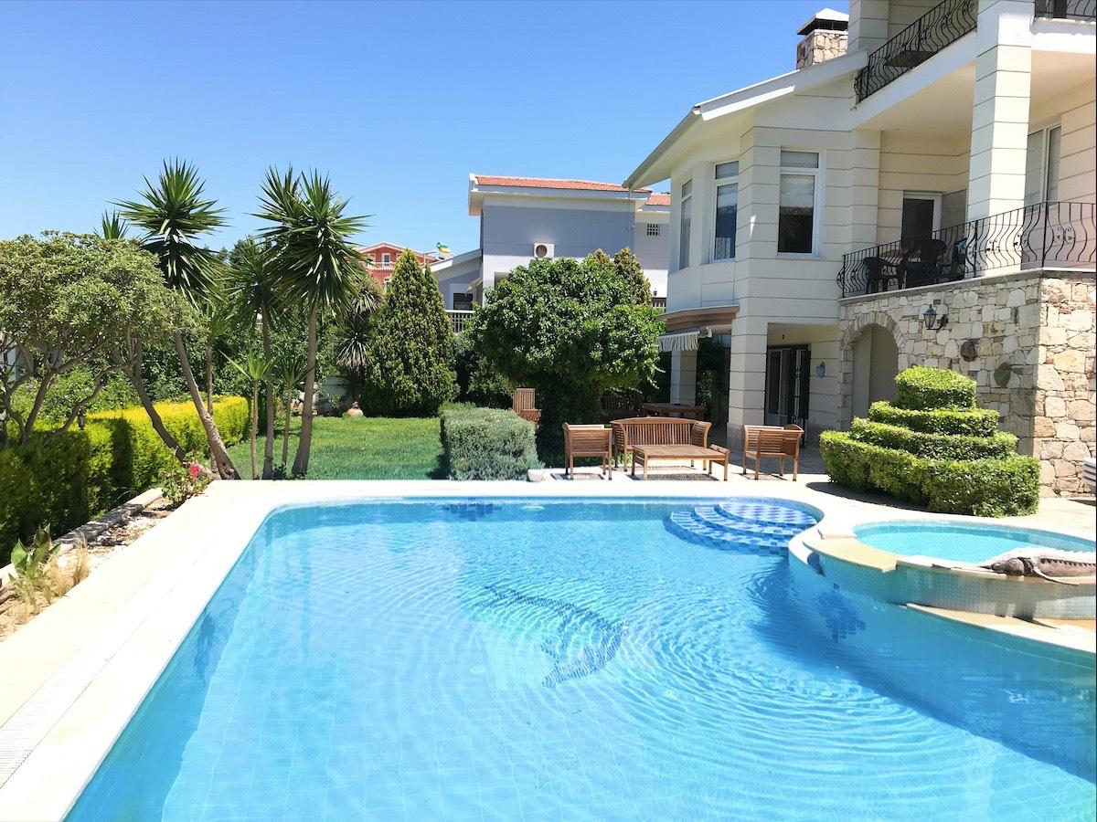 Kuşadası Karaova'da Denize Yakın Konumda, Özel Havuzlu, Lüks Villa-37106