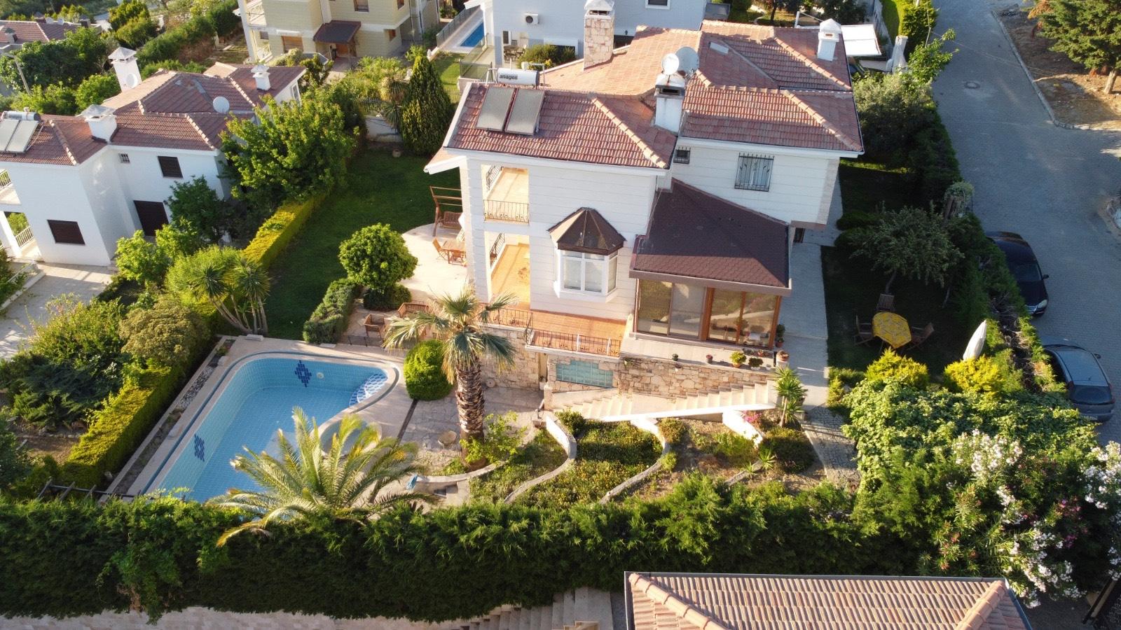 Kuşadası Karaova'da Denize Yakın Konumda, Özel Havuzlu, Lüks Villa-37106