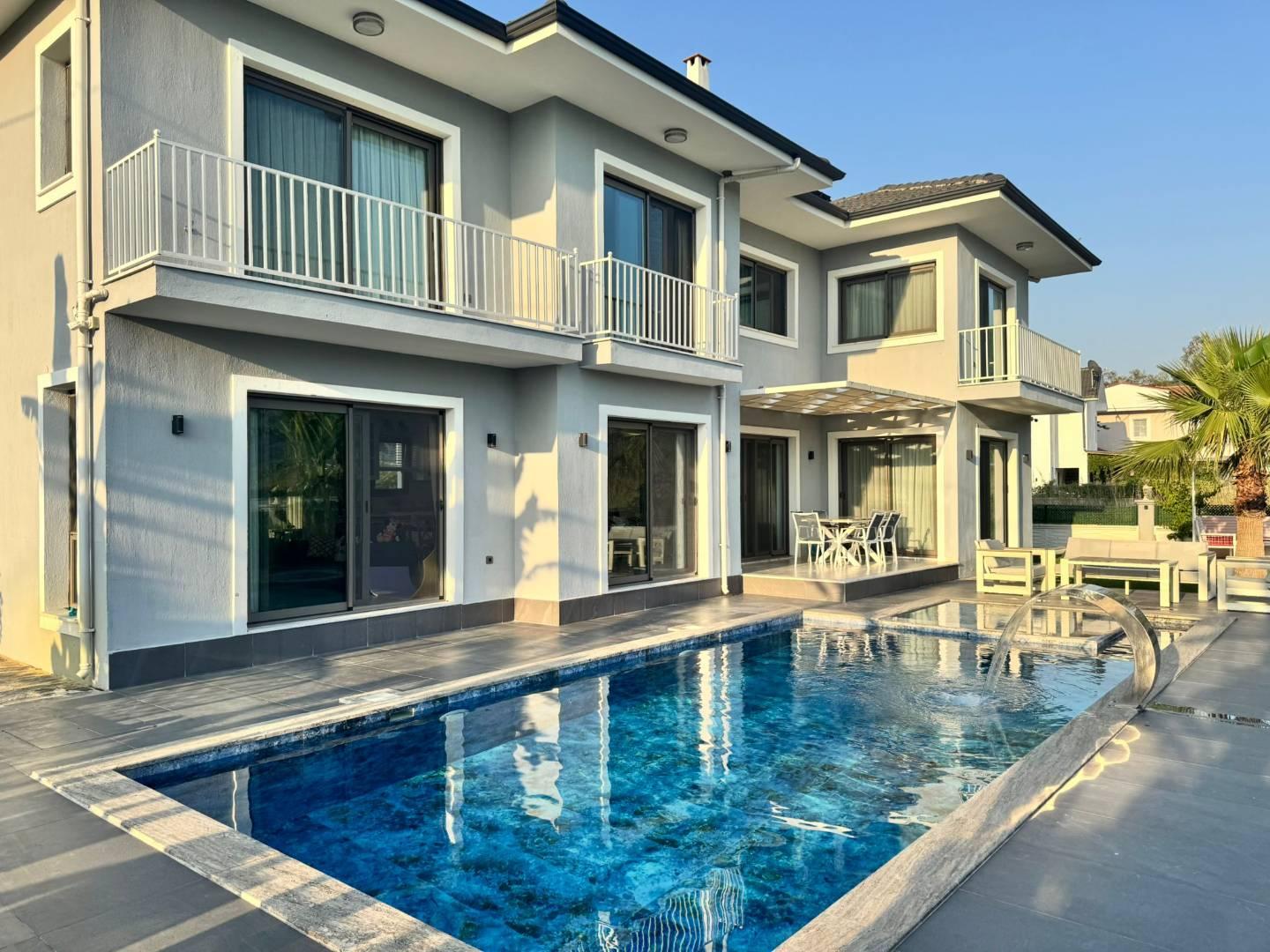 Ortaca Güzelyurt'da Huzurlu Konumda, Özel Havuzlu, Lüks Villa-43359