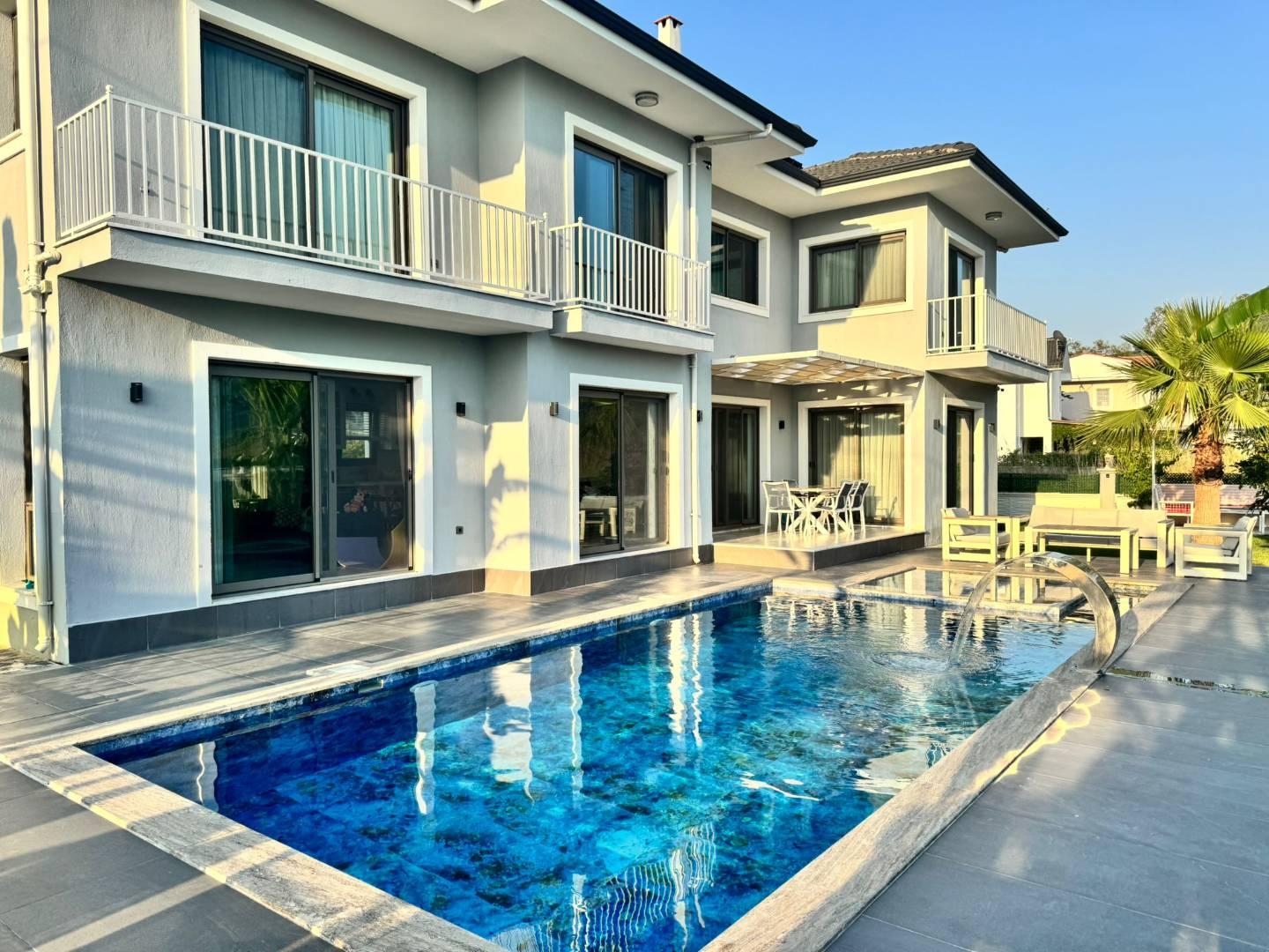 Ortaca Güzelyurt'da Huzurlu Konumda, Özel Havuzlu, Lüks Villa-43359