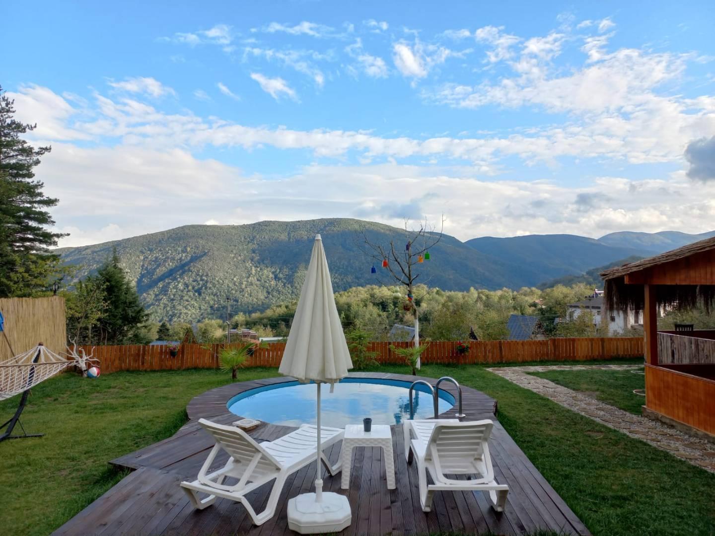 Sapanca Memnuniye'de Geniş Bahçeli, Şömineli ve Jakuzili, Şık Villa-31692