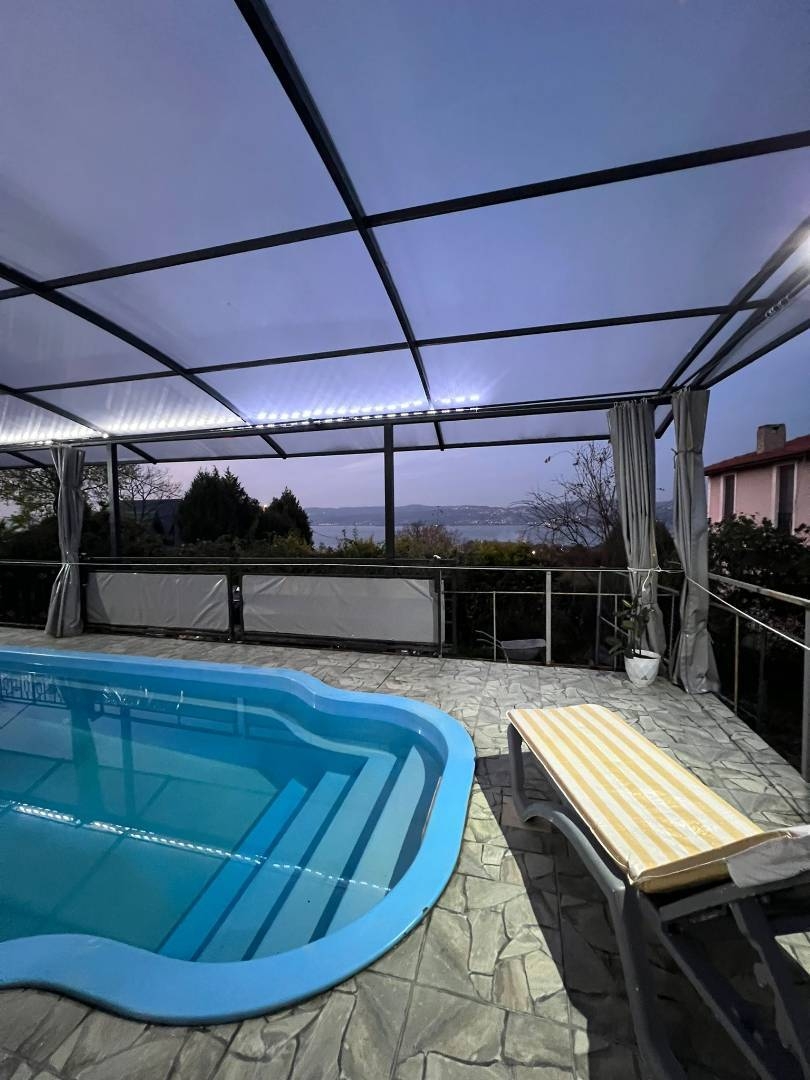 Sapanca'da Ailelere Uygun, Isıtmalı Özel Havuzlu, Konforlu Villa