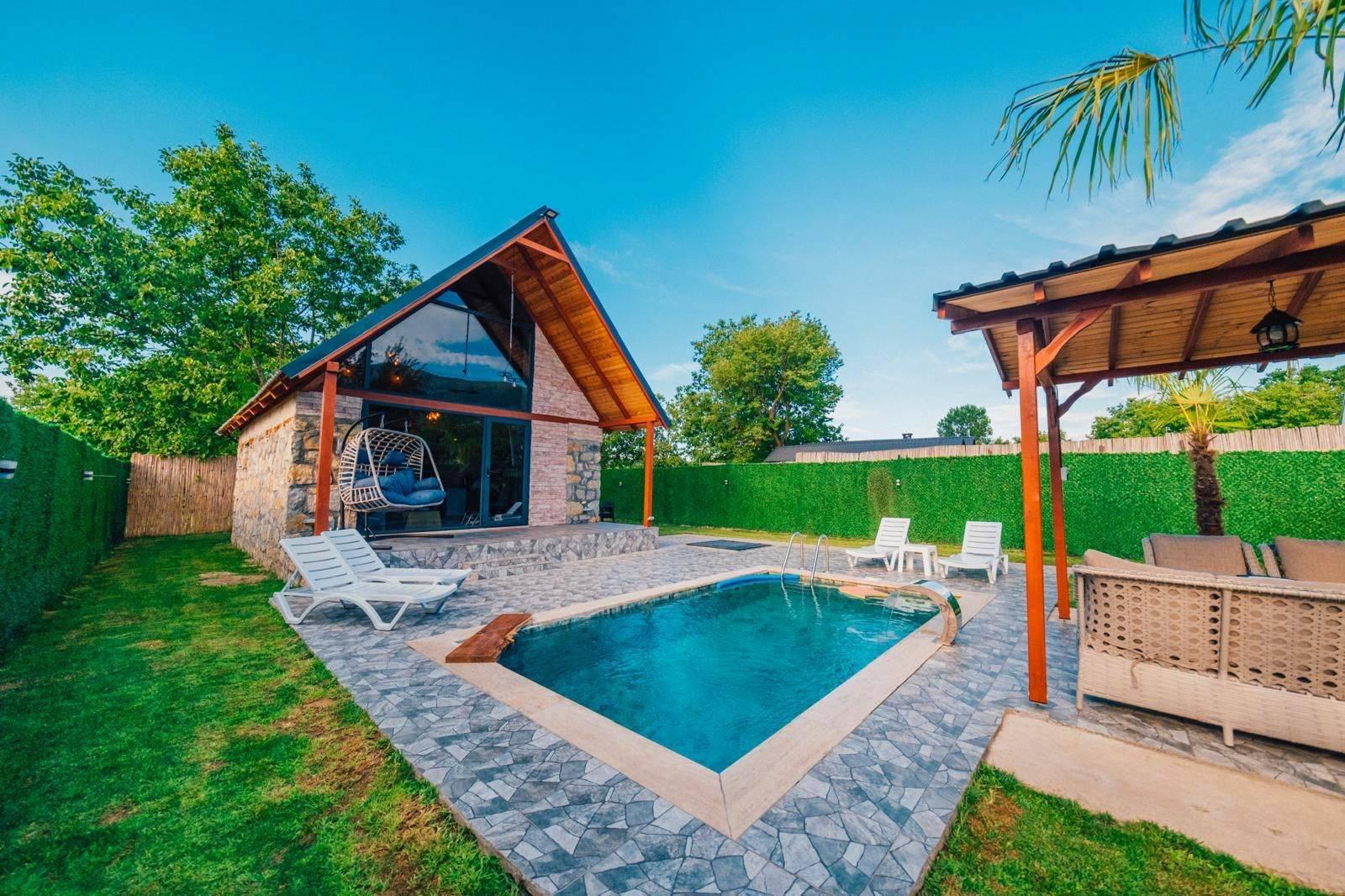 Sapanca Yanık'ta Merkezi Konumda, Isıtmalı Havuzlu, Lüks Bungalov-41311