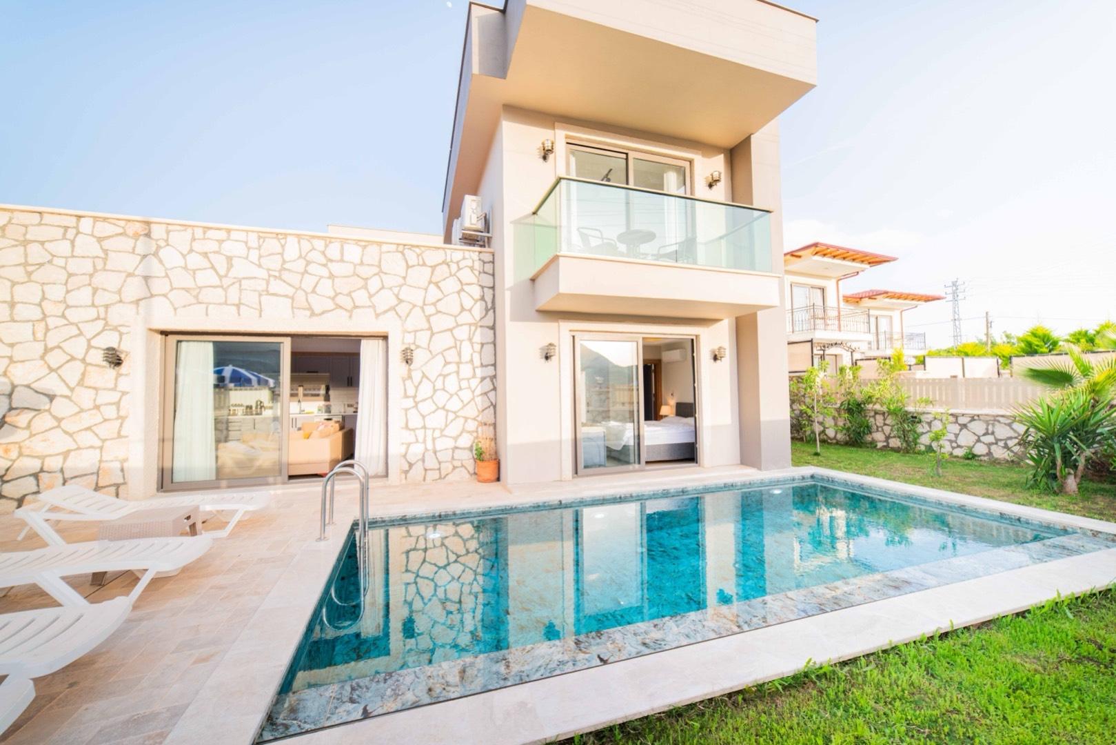 Kaş Andifli'de Modern Tasarımlı, Özel Havuzlu, Taş Villa-42560