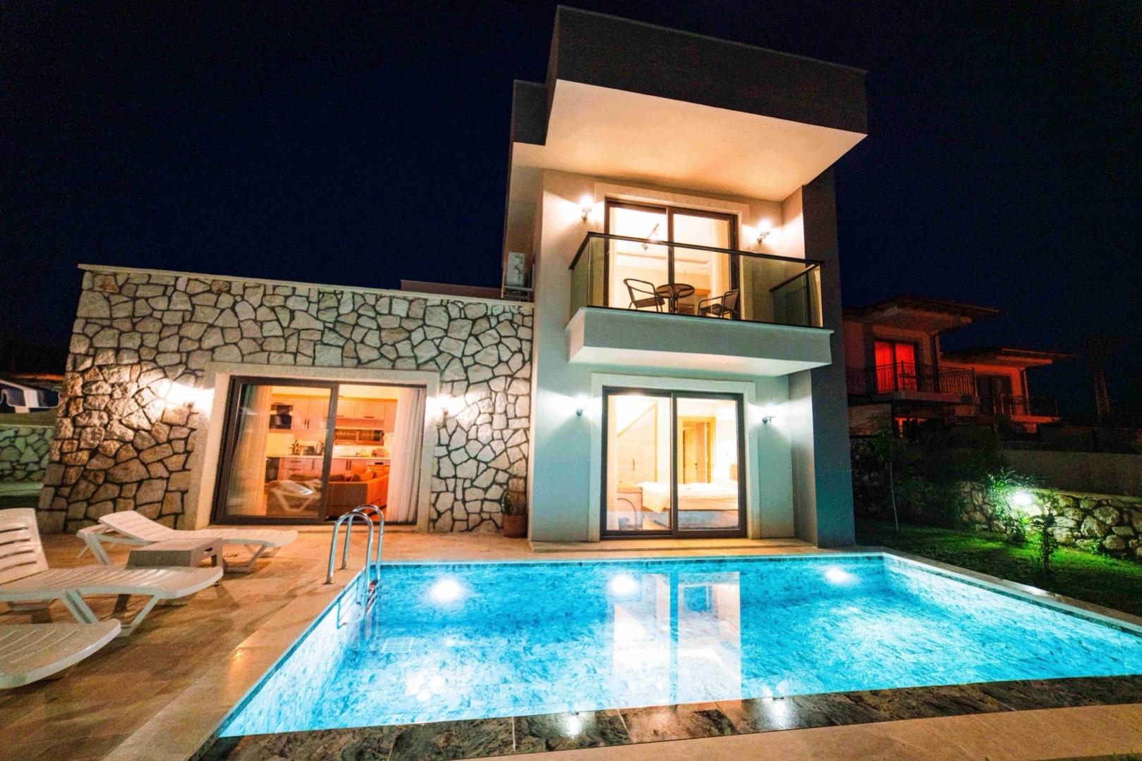 Kaş Andifli'de Modern Tasarımlı, Özel Havuzlu, Taş Villa-42560