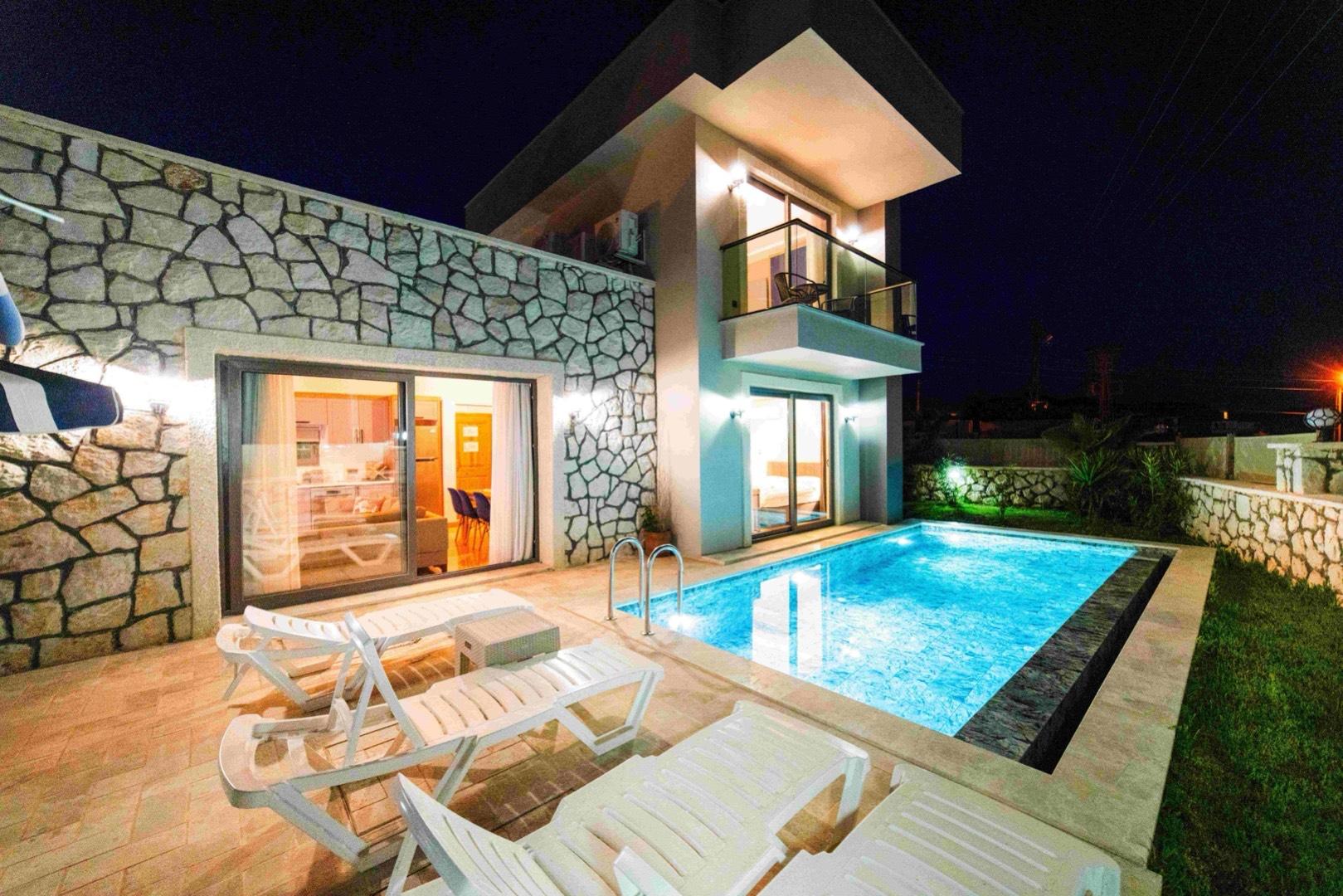 Kaş Andifli'de Modern Tasarımlı, Özel Havuzlu, Taş Villa-42560