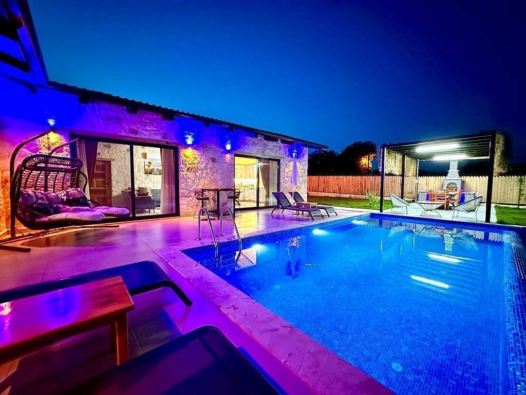 Kaş Uğrar'da Enfes Doğada, Özel Havuzlu, Jakuzili Villa-40840
